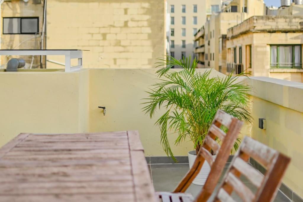 Sliema Unique 4 Bedroom Townhouse Off The Beach Екстериор снимка