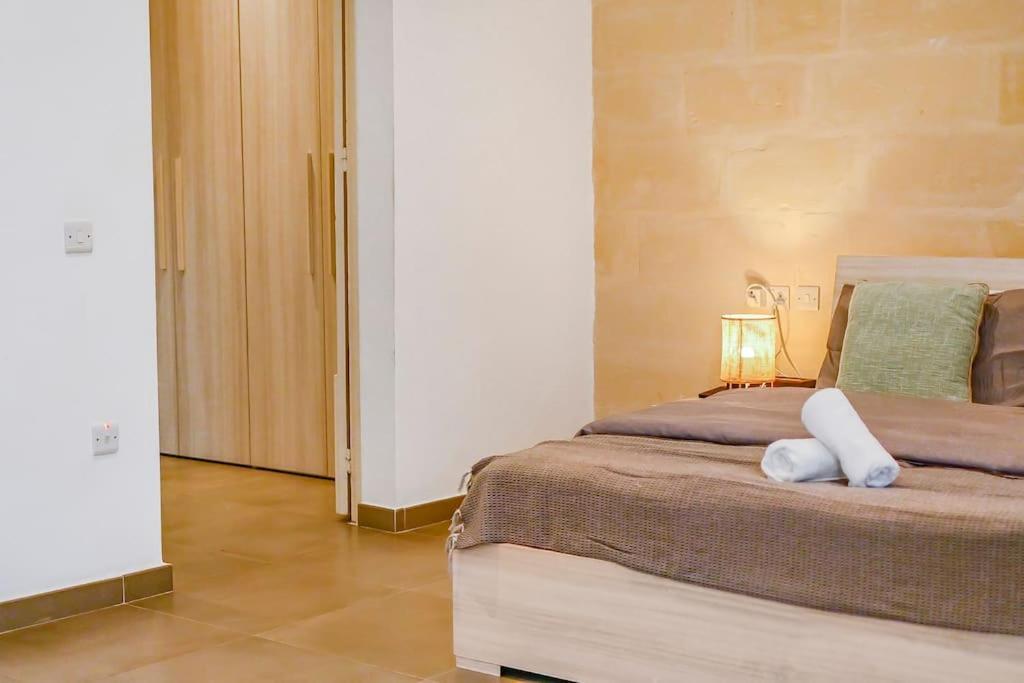 Sliema Unique 4 Bedroom Townhouse Off The Beach Екстериор снимка